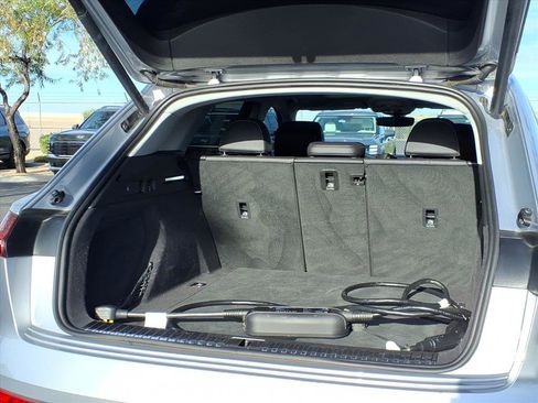 Used 2022 Audi e-tron Premium w/ Convenience Plus Package image 16