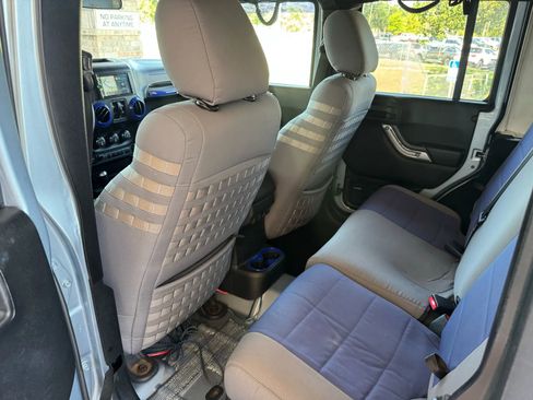 Used 2012 Jeep Wrangler Unlimited Sahara w/ Connectivity Group image 21
