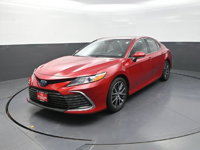 Used 2023 Toyota Camry XLE w/ Cold Weather Package FWD image 3