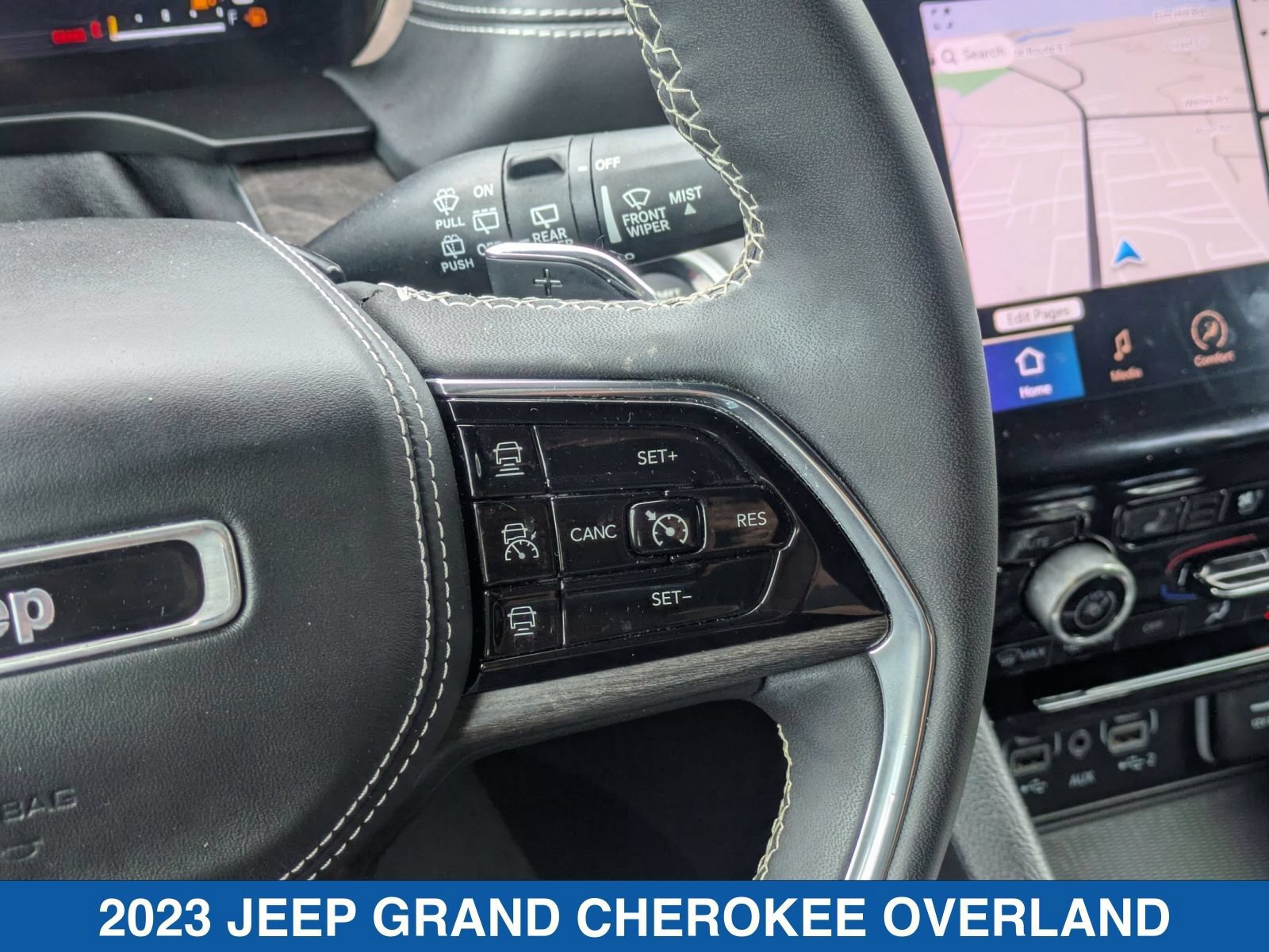 Used 2023 Jeep Grand Cherokee Overland w/ Luxury Tech Group IV AWD/4WD image 18