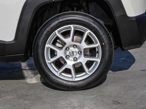 Used 2023 Jeep Renegade Latitude AWD/4WD image 12
