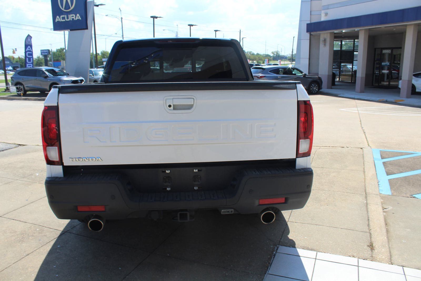 Used 2024 Honda Ridgeline Black Edition image 5