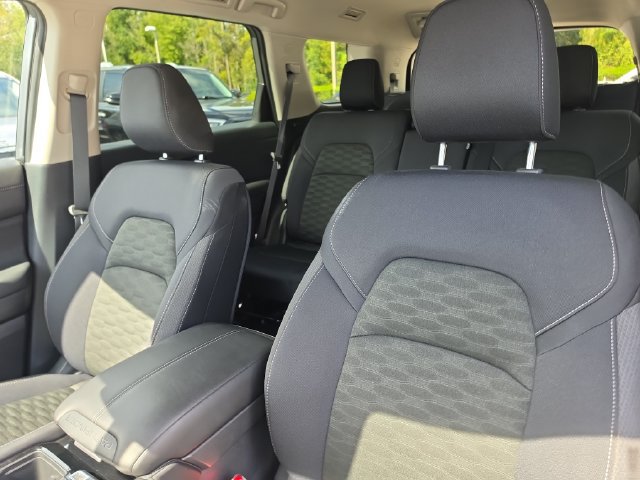 Used 2026 Nissan Pathfinder SV FWD image 23