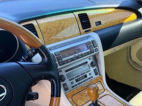 Used 2005 Lexus SC 430 Convertible image 9