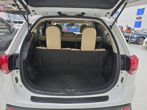 Used 2018 Mitsubishi Outlander SEL image 39