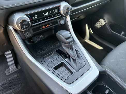 Used 2025 Toyota RAV4 XLE FWD image 30