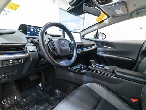 Used 2025 Toyota Prius XLE FWD image 4