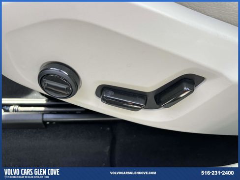 Used 2025 Volvo XC60 T8 Plus w/ Protection Package Premier image 17