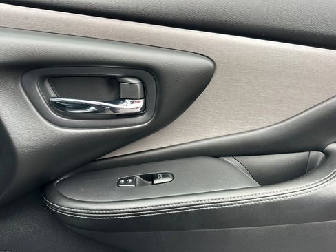 Used 2023 Nissan Murano SV image 19