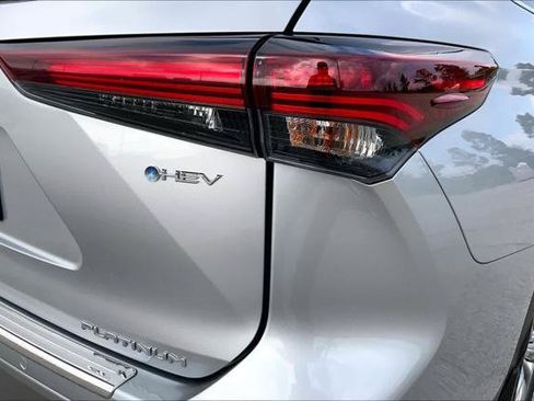 Certified 2025 Toyota Highlander Platinum AWD/4WD image 30
