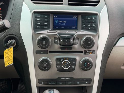 Used 2015 Ford Explorer XLT image 42