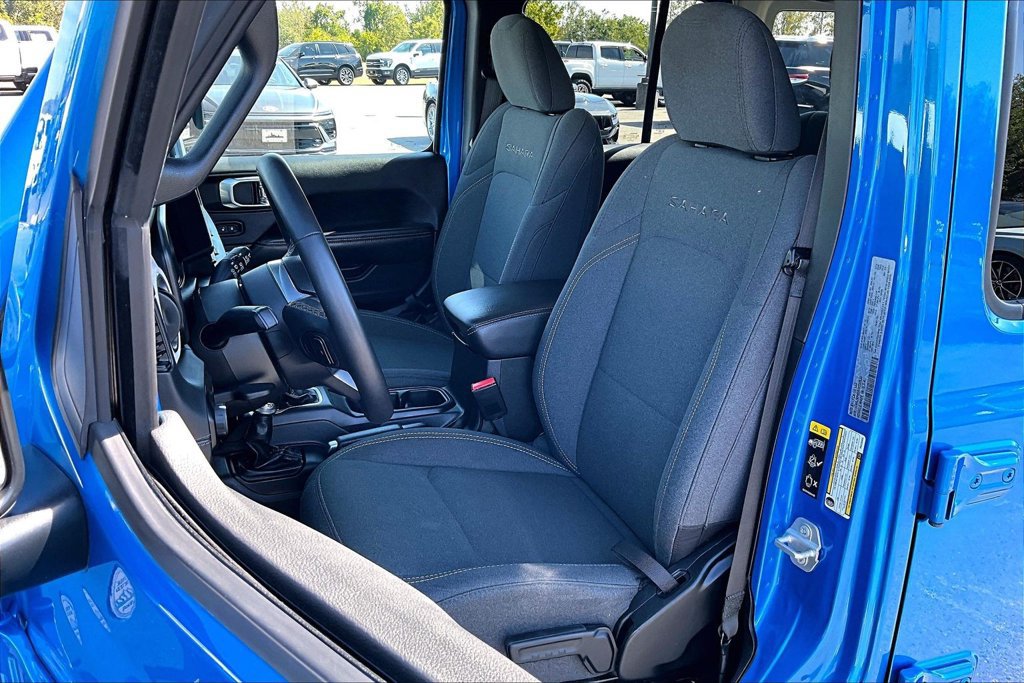 Used 2024 Jeep Wrangler Unlimited Sahara AWD/4WD image 23