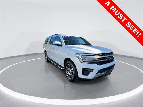 Used 2023 Ford Expedition Max XLT image 2