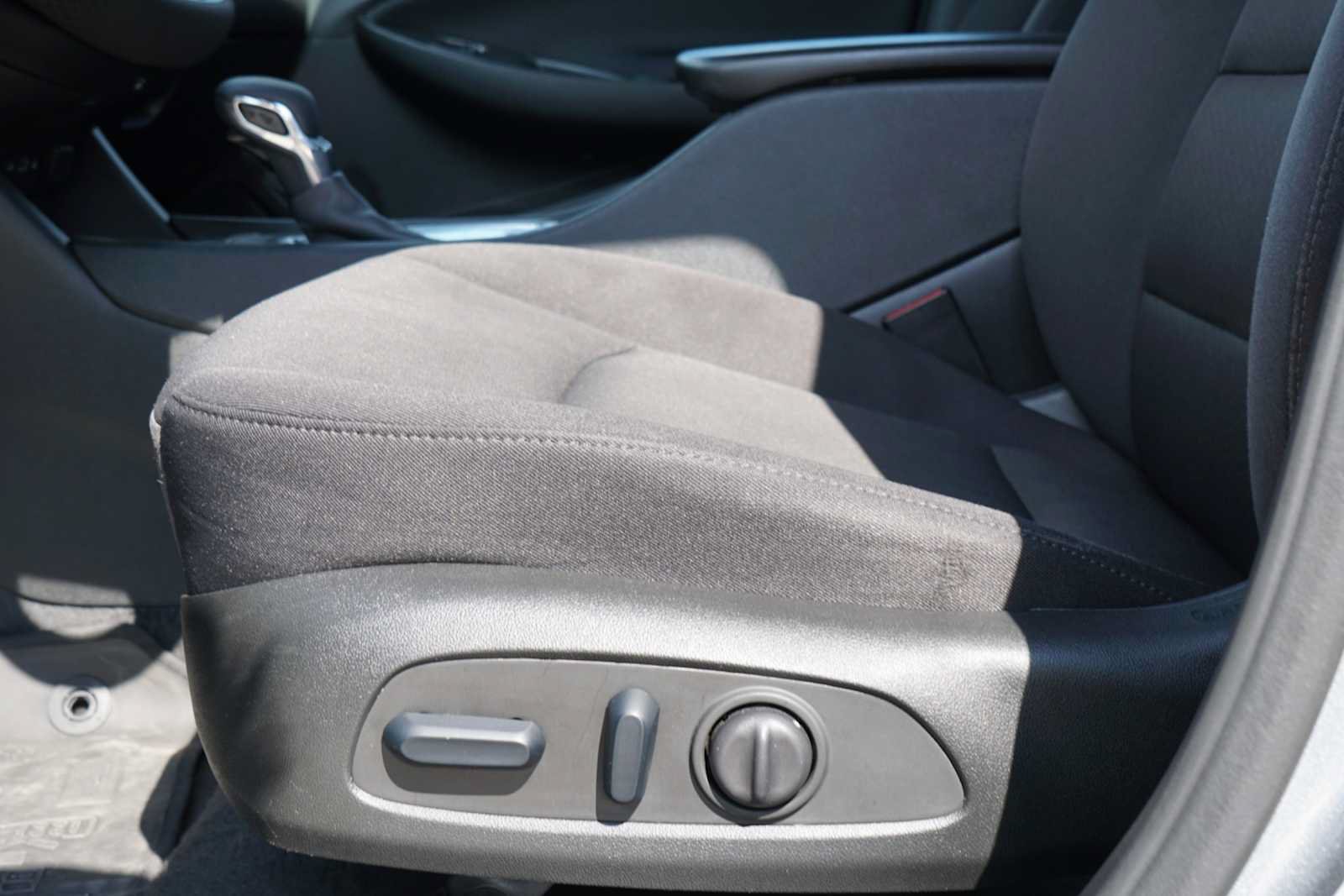 Used 2025 Chevrolet Malibu LT FWD image 18