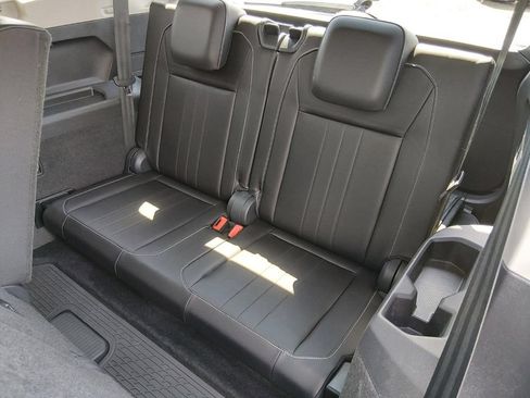 Used 2023 Volkswagen Tiguan SE w/ Panoramic Sunroof Package FWD image 14