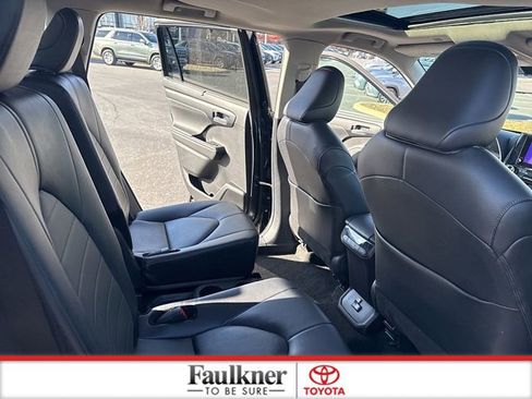 Used 2024 Toyota Highlander XLE image 15