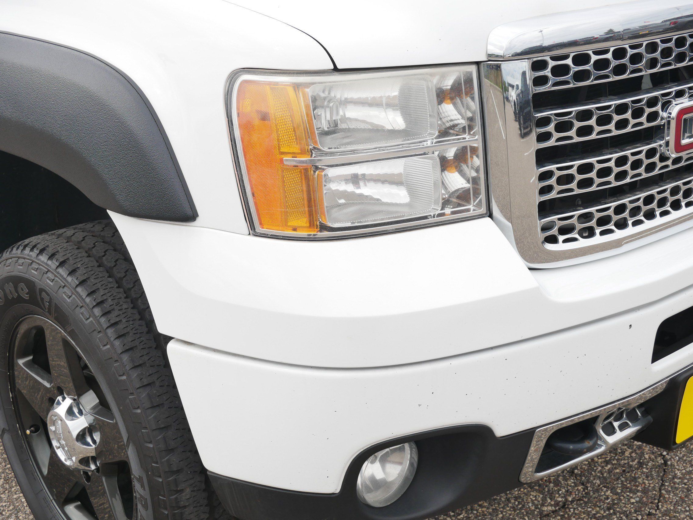 Used 2014 GMC Sierra 2500 Denali w/ Suspension Package, Off-Road AWD/4WD image 16