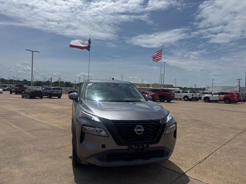 Certified 2023 Nissan Rogue SV FWD image 3