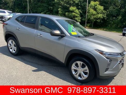 Certified 2024 Chevrolet Trax LS w/ Driver Confidence Package FWD image 2
