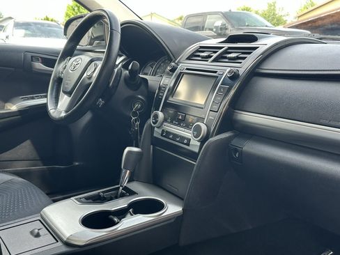 Used 2012 Toyota Camry SE FWD image 5