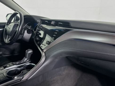 Used 2018 Toyota Camry XSE image 29