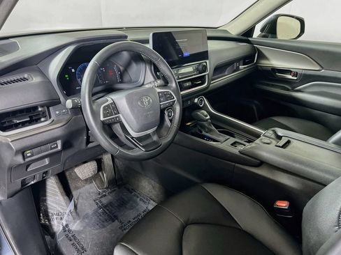 Certified 2025 Toyota Grand Highlander AWD image 9
