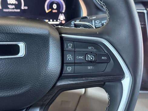 Used 2023 Jeep Grand Cherokee Limited RWD image 30
