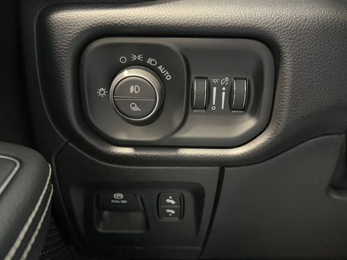 Used 2022 RAM 1500 Laramie AWD/4WD image 36