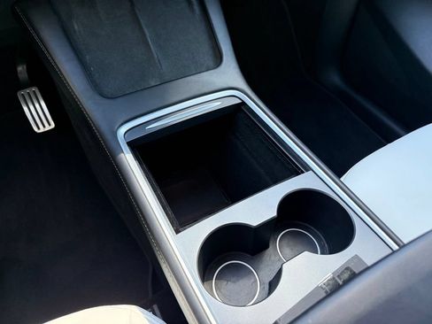 Used 2023 Tesla Model Y Performance AWD/4WD image 22