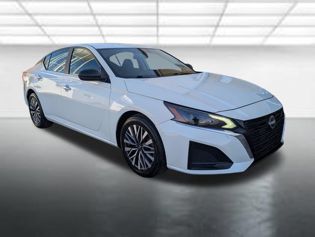 Used 2025 Nissan Altima 2.5 SV FWD image 1