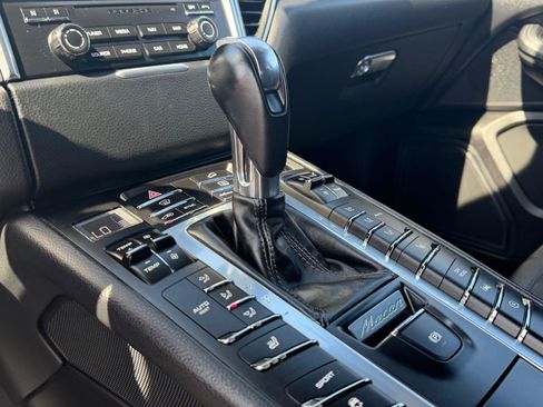 Used 2017 Porsche Macan AWD/4WD image 23