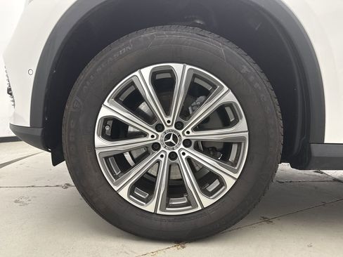 Used 2024 Mercedes-Benz GLC 300 4MATIC image 24