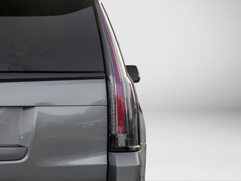 Used 2020 Cadillac Escalade ESV Luxury w/ Escalade Sport Edition image 54