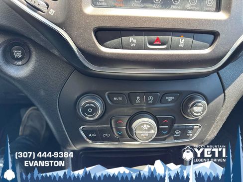 Used 2021 Jeep Cherokee Trailhawk w/ Premium Leather Package AWD/4WD image 29