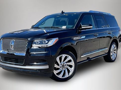 Used 2024 Lincoln Navigator Premiere image 3