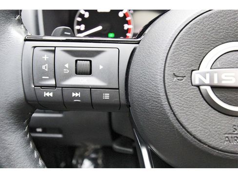 Used 2023 Nissan Rogue SV w/ SV Premium B Package image 13