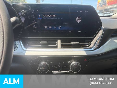 Used 2025 Chevrolet Trax LT FWD image 15
