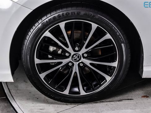 Used 2020 Toyota Camry SE image 10