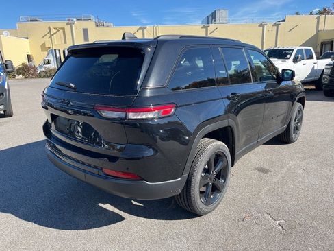 New 2025 Jeep Grand Cherokee Altitude image 7