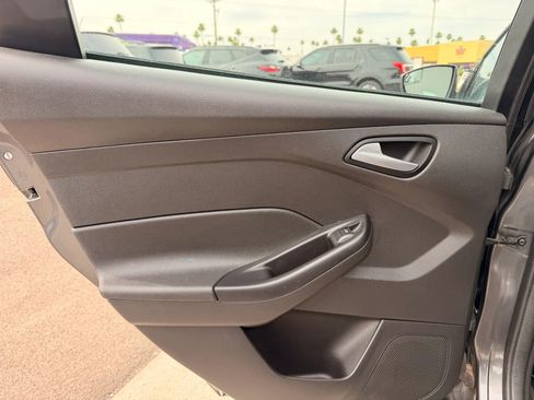 Used 2018 Ford Focus SE FWD image 28