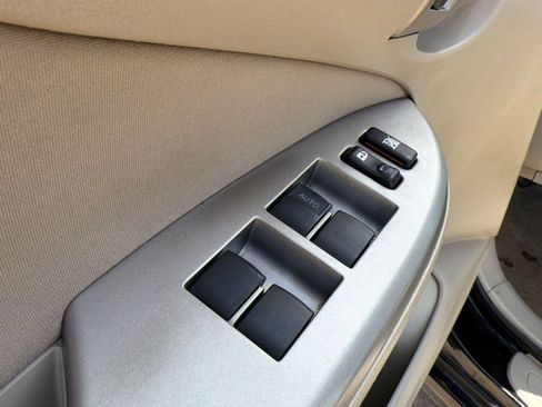 Used 2010 Toyota Corolla LE FWD image 13