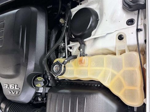 Used 2015 Chrysler 300 Limited image 30