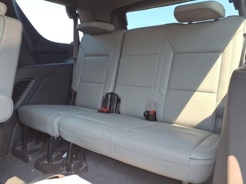 Used 2021 GMC Yukon SLT w/ SLT Premium Package AWD/4WD image 9
