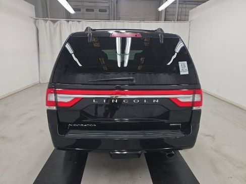 Used 2015 Lincoln Navigator 4WD w/ Equipment Group 101A Reserve image 4