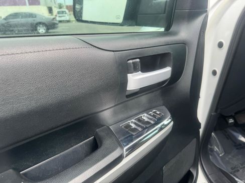 Used 2017 Toyota Tundra SR5 w/ SR5 Upgrade Package RWD image 47