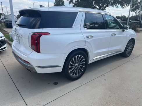 Used 2023 Hyundai Palisade Calligraphy image 3