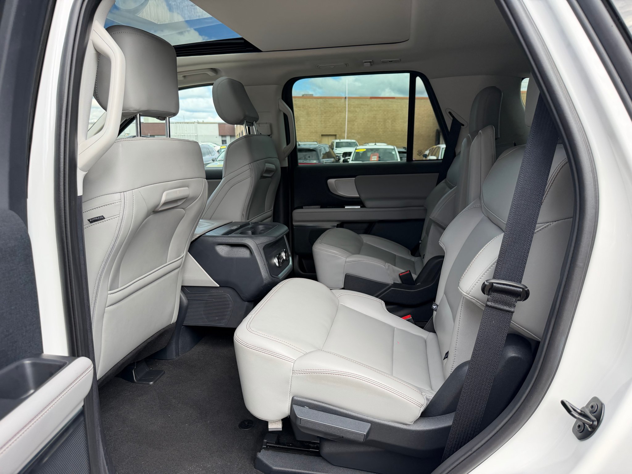 Used 2025 Ford Expedition Active AWD/4WD image 8