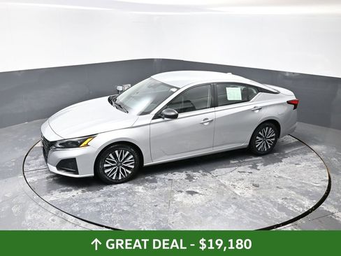 Used 2024 Nissan Altima 2.5 SV image 46