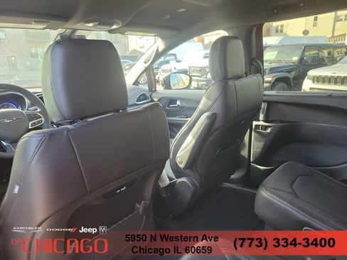 New 2026 Chrysler Pacifica Select AWD/4WD image 12