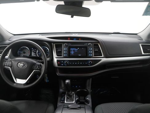 Used 2019 Toyota Highlander LE image 15